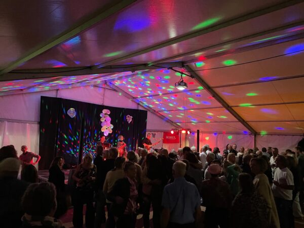 561652338_876047688436772_3553537704139884309_n